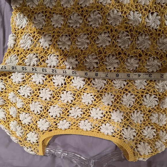 Yellow & White daisy flower Crochet Flower Sweater sz S - Picture 3 of 5